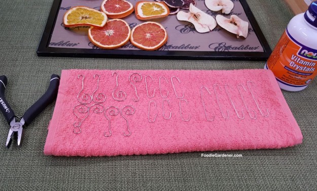 dehydrated-fruit-ornament-metal-ornament-hanger-Vitamin-c-crystals-powder-anti-oxidating-foodie-gardener-blog