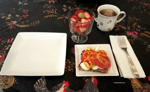 LARGE-PLATE-VERSUS-SMALL-PRETTY-PLATE-for-reducing-food-portions